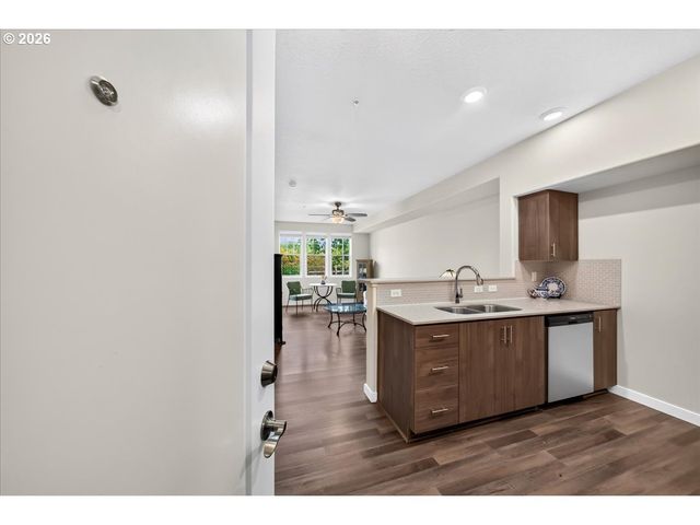 16401 Nw CHADWICK Way 104, Portland, OR 97229