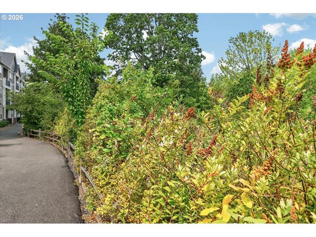 16401 Nw CHADWICK Way 104, Portland, OR 97229