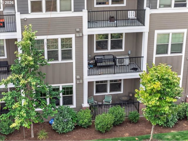 16401 Nw CHADWICK Way 104, Portland, OR 97229