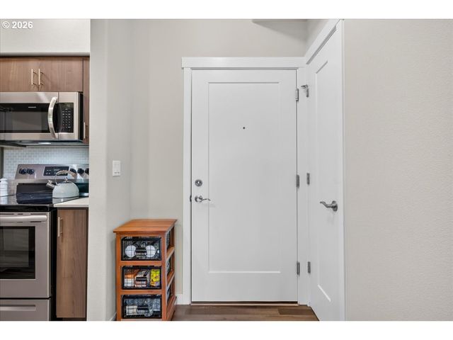 16401 Nw CHADWICK Way 104, Portland, OR 97229