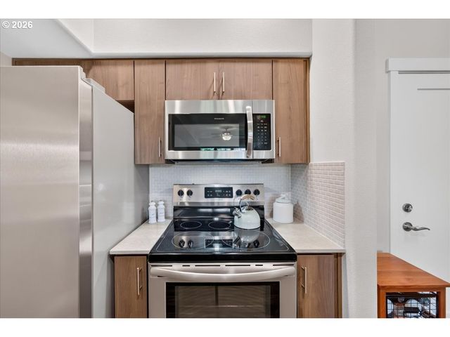 16401 Nw CHADWICK Way 104, Portland, OR 97229