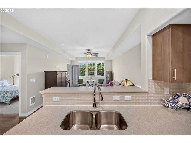16401 Nw CHADWICK Way 104, Portland, OR 97229