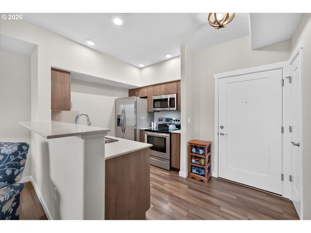 16401 Nw CHADWICK Way 104, Portland, OR 97229