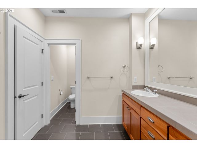 629 Sw TRILLIUM CREEK Ter, Portland, OR 97225