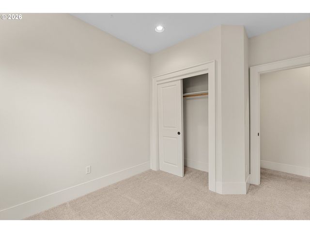 629 Sw TRILLIUM CREEK Ter, Portland, OR 97225