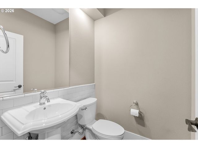 629 Sw TRILLIUM CREEK Ter, Portland, OR 97225