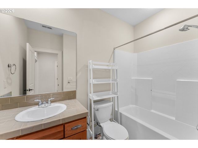 629 Sw TRILLIUM CREEK Ter, Portland, OR 97225