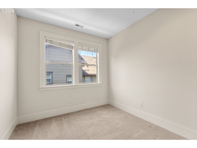629 Sw TRILLIUM CREEK Ter, Portland, OR 97225