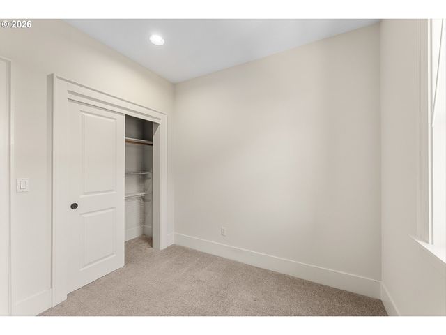 629 Sw TRILLIUM CREEK Ter, Portland, OR 97225
