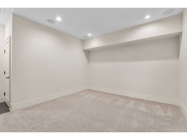 629 Sw TRILLIUM CREEK Ter, Portland, OR 97225