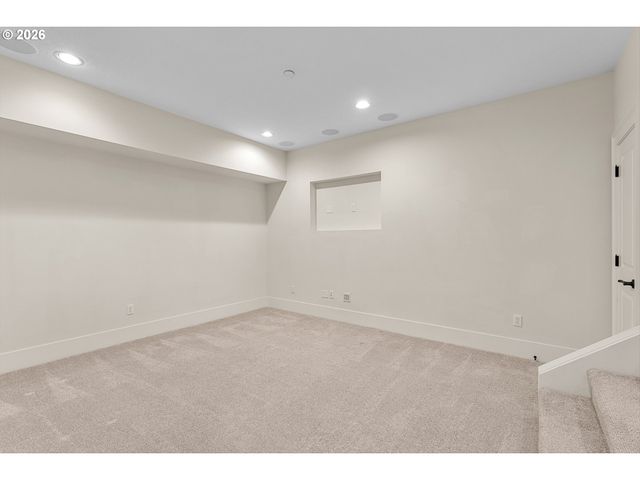 629 Sw TRILLIUM CREEK Ter, Portland, OR 97225
