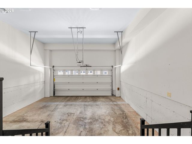 629 Sw TRILLIUM CREEK Ter, Portland, OR 97225