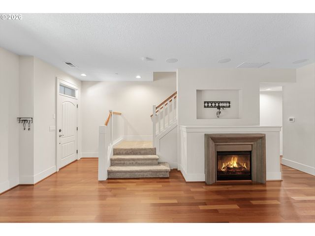 629 Sw TRILLIUM CREEK Ter, Portland, OR 97225