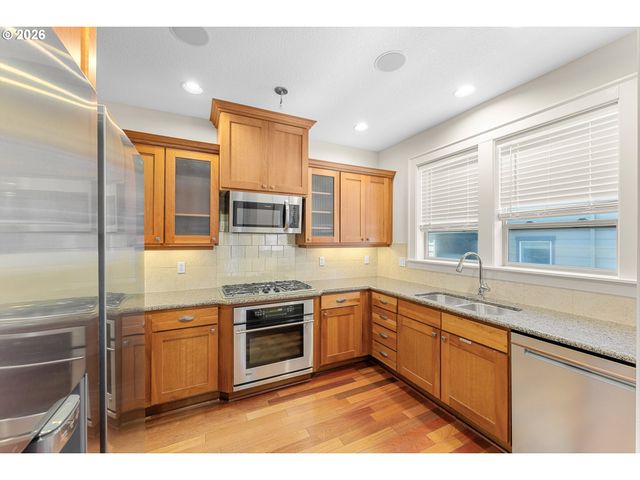 629 Sw TRILLIUM CREEK Ter, Portland, OR 97225