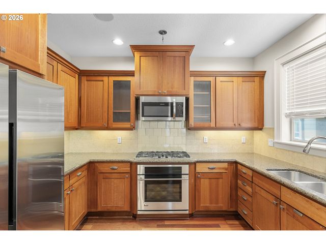 629 Sw TRILLIUM CREEK Ter, Portland, OR 97225
