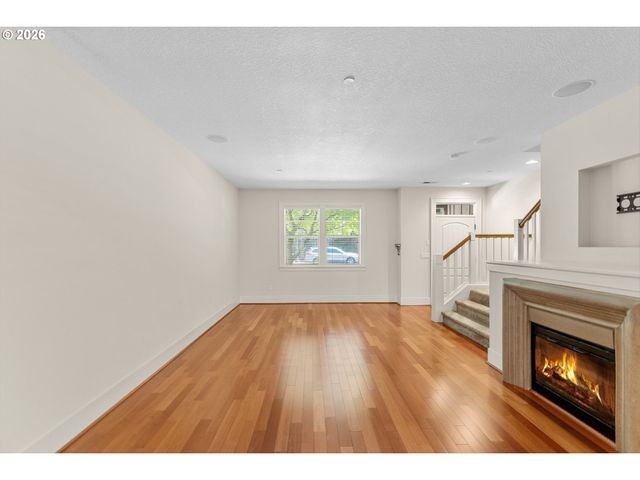 629 Sw TRILLIUM CREEK Ter, Portland, OR 97225