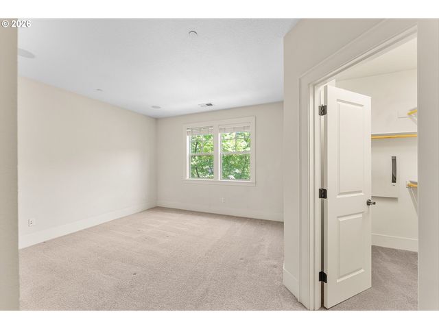629 Sw TRILLIUM CREEK Ter, Portland, OR 97225