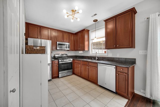 8822 Saint James Place, Highland, IN 46322