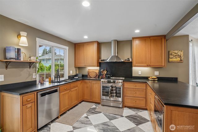 709 W 24th Street, Vancouver, WA 98660