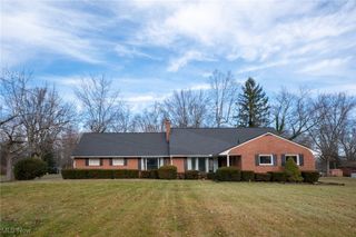 715 Highland Park Drive, New Franklin, OH 44319