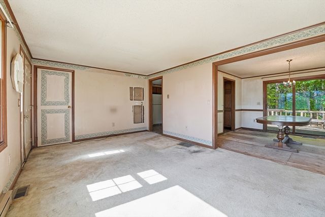 79 Gerrard Ave, East Longmeadow, MA 01028