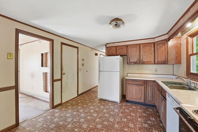 79 Gerrard Ave, East Longmeadow, MA 01028