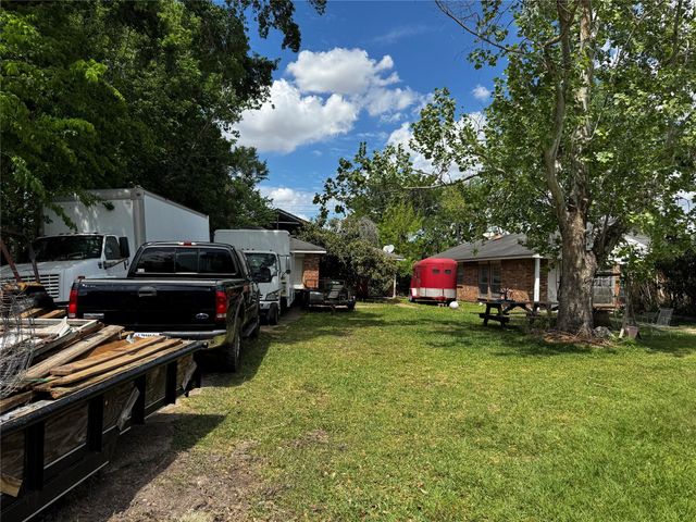 8910 Carousel Lane, Houston, TX 77080