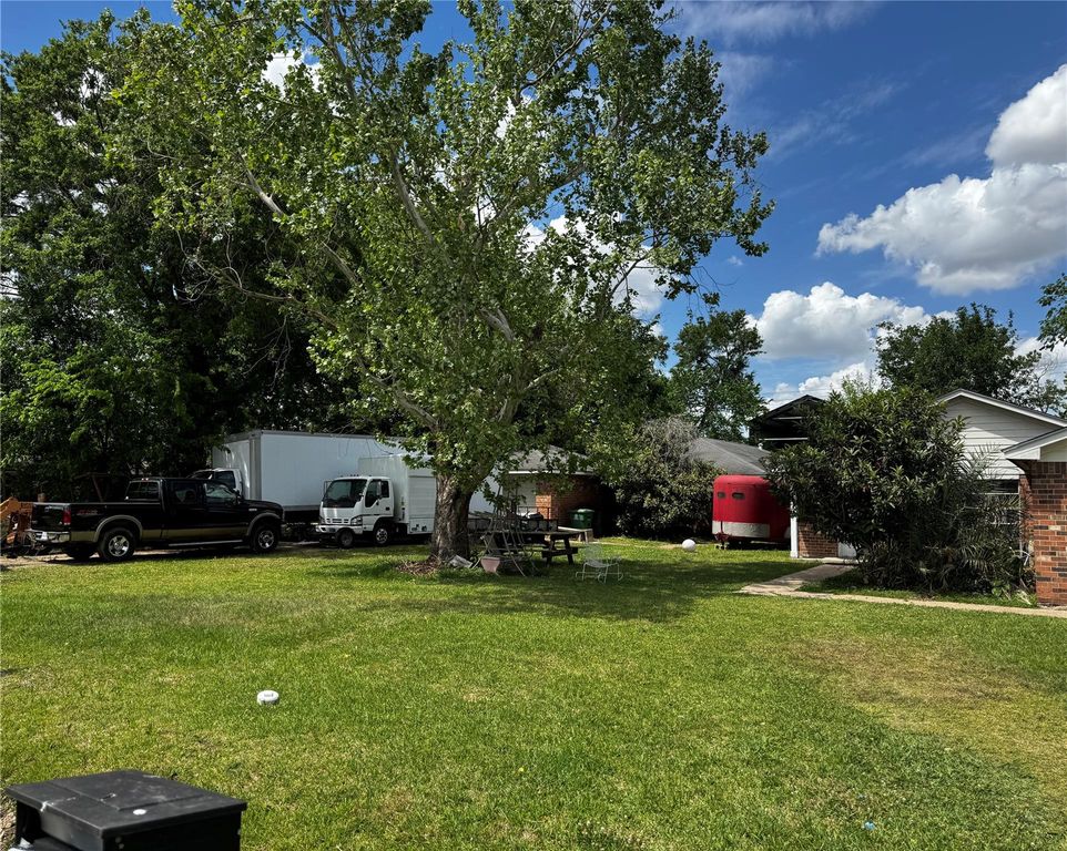 8910 Carousel Lane, Houston, TX 77080