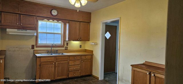 3220 W Miller Road, Lansing, MI 48911