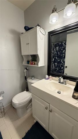 4712 E Lucerne Lakes Blvd E 202, Lake Worth, FL 33467