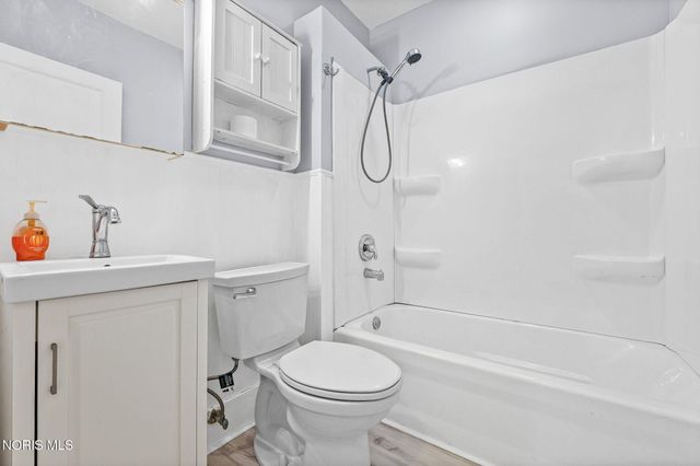 125 W Mcpherson Avenue, Findlay, OH 45840