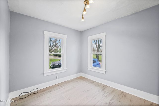 125 W Mcpherson Avenue, Findlay, OH 45840