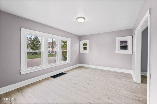 125 W Mcpherson Avenue, Findlay, OH 45840