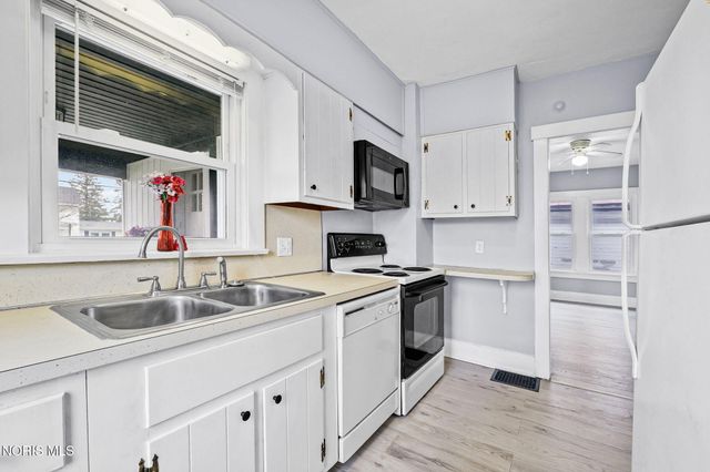 125 W Mcpherson Avenue, Findlay, OH 45840