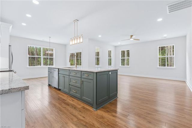 6912 Sunset Cove LN, Gloucester, VA 23061