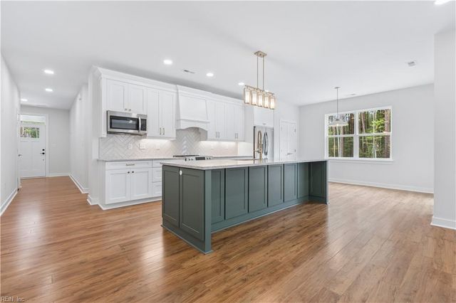 6912 Sunset Cove LN, Gloucester, VA 23061