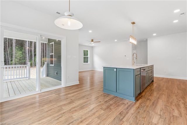 6912 Sunset Cove LN, Gloucester, VA 23061