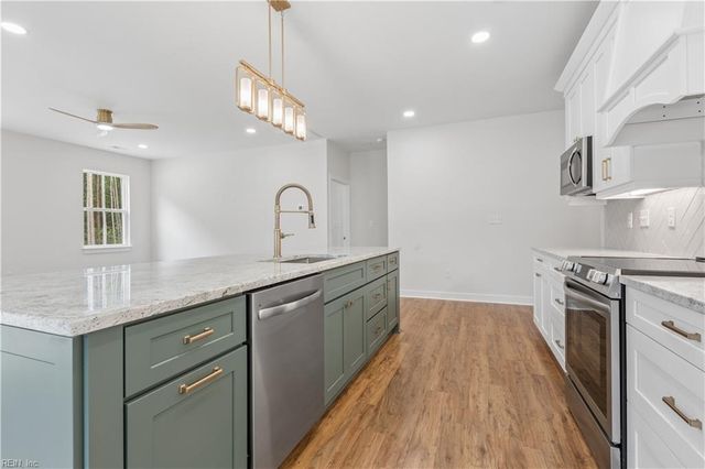 6912 Sunset Cove LN, Gloucester, VA 23061