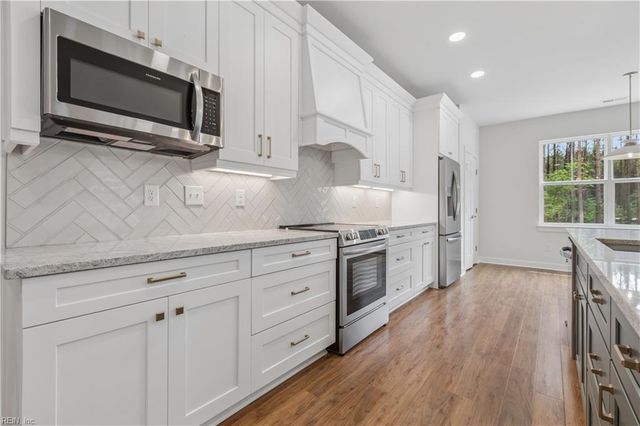 6912 Sunset Cove LN, Gloucester, VA 23061