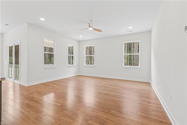 6912 Sunset Cove LN, Gloucester, VA 23061