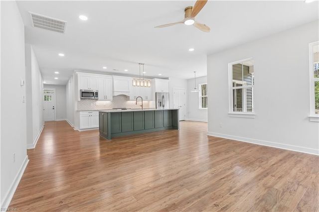 6912 Sunset Cove LN, Gloucester, VA 23061