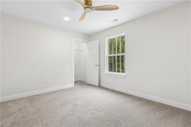 6912 Sunset Cove LN, Gloucester, VA 23061