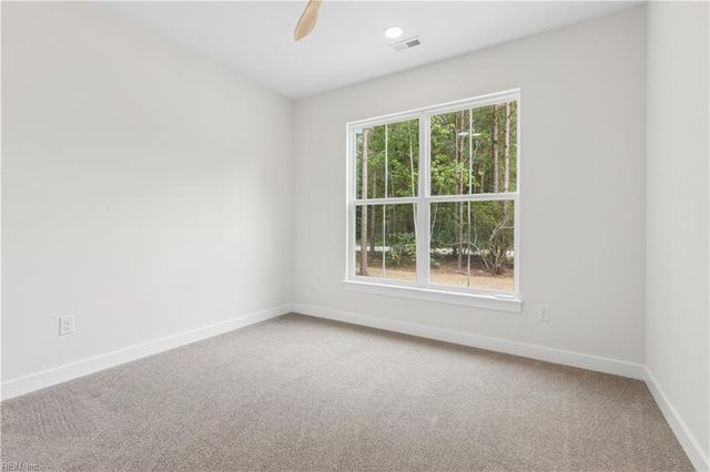 6912 Sunset Cove LN, Gloucester, VA 23061