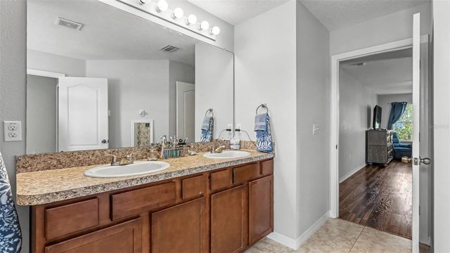 2746 WALDEN WOODS DRIVE, Plant City, FL 33566