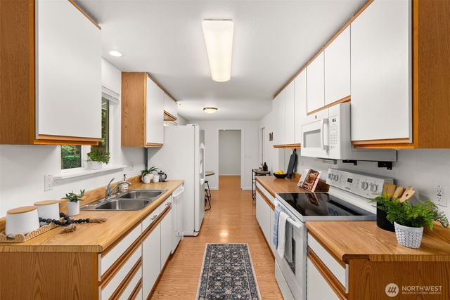 4938 Hilton Road NE, Olympia, WA 98516