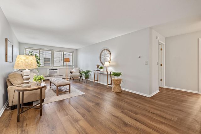 4400 Upton Avenue S 203, Minneapolis, MN 55410
