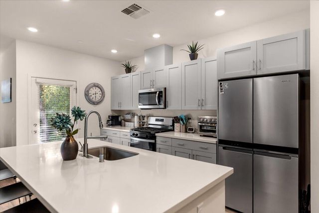 3622 Ginny Court, Redding, CA 96001