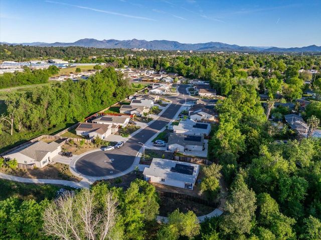 3622 Ginny Court, Redding, CA 96001