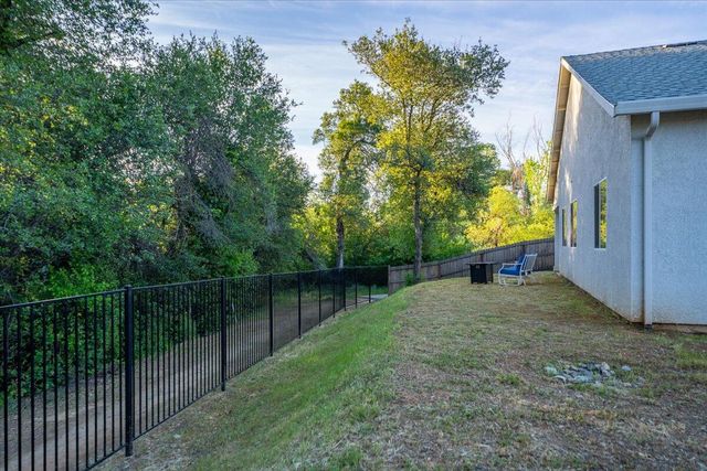 3622 Ginny Court, Redding, CA 96001