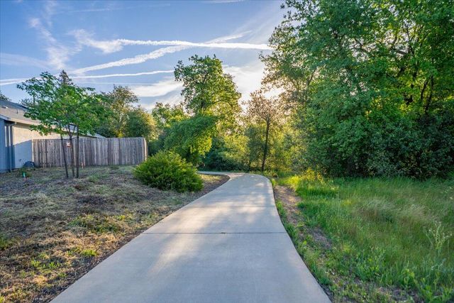 3622 Ginny Court, Redding, CA 96001